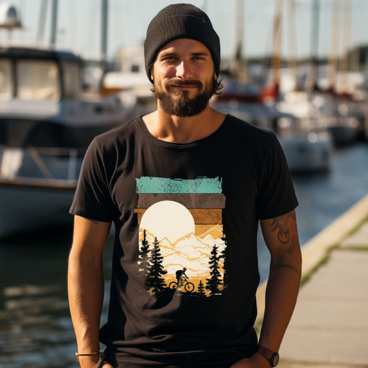 Worawo T-Shirt „Mountainbike“ in schwarz mit Radfahrer-, Berg- und Sonnenmotiv – am Model im Hafen