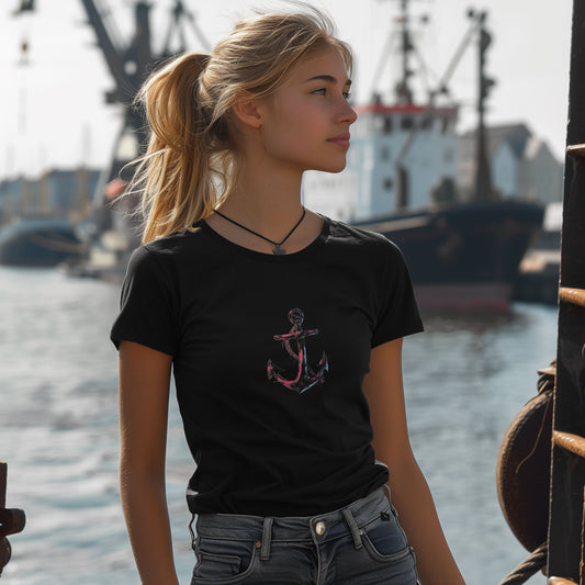Damen-T-Shirt Anchor 3 in Schwarz mit feinem Anker mit Tau und pink-blauen Akzenten – Vorderansicht am Model