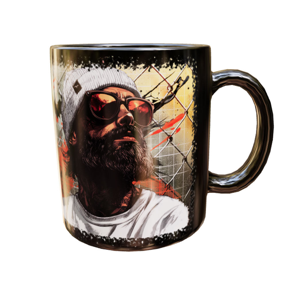 Schwarze Keramiktasse Jack-Tar-Sun mit bärtigem Seemann in heller Strickmütze und spiegelnder Sonnenbrille – Produktansicht