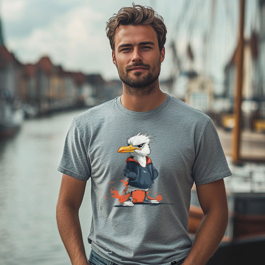 Grau meliert: T-Shirt „Angry-Gull“ mit grimmiger Möwe in Jacke, am Model