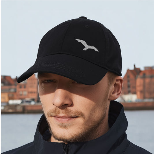 Navyfarbene Nordic Basecap mit weißer Möwensilhouette – Produktansicht