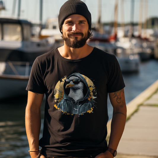 Schwarz: T-Shirt „BB-gull“ mit Möwe in Kapuze und Sonnenbrille, am Model