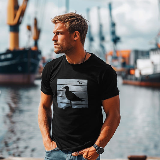 T-Shirt Seagull-sunset in Schwarz mit Möwensilhouette, großem Kreis und horizontalen Linien als Frontprint – Vorderansicht am Model