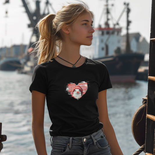 Schwarzes Damen-T-Shirt Heartgull 1 mit Möwe mit roter Strickmütze im gestreiften Herz – Vorderansicht am Model